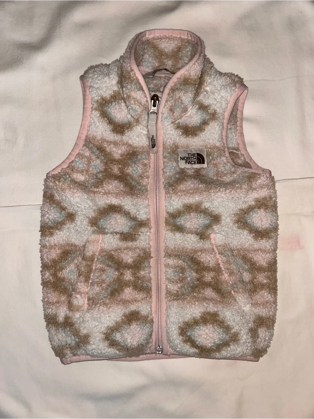 The North Face Pink & Beige Patterned Sherpa Vest - Kids